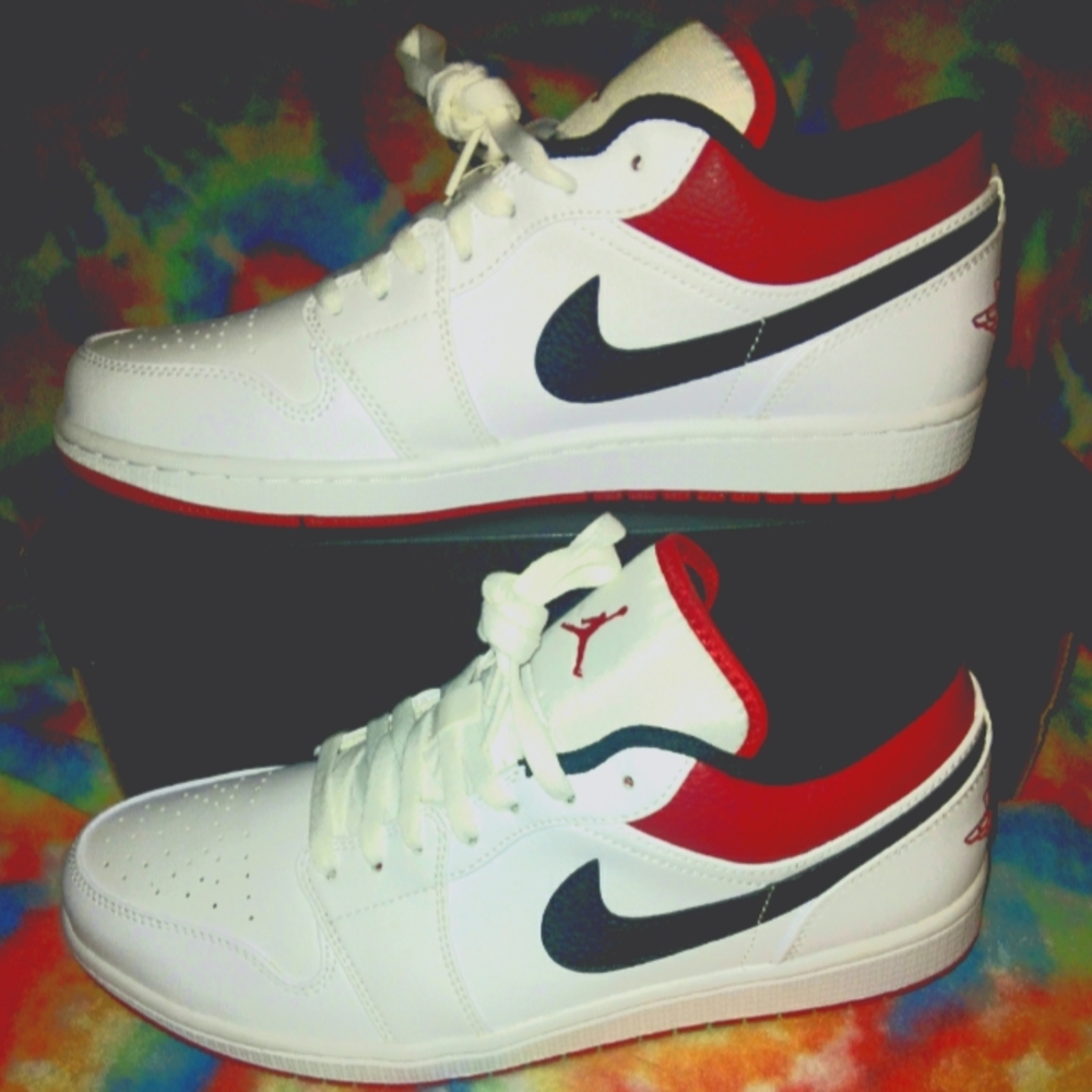 NIB- NIKE Air Jordan 1 low "Chicago" Men's 11